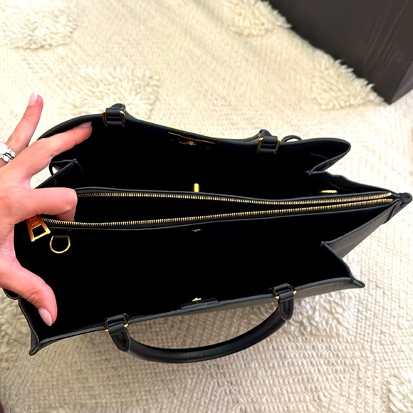 Louis Vuitton LockMeTo Top Handle Tote w Shoulder / Crossbody Strap - Picture 6 of 10